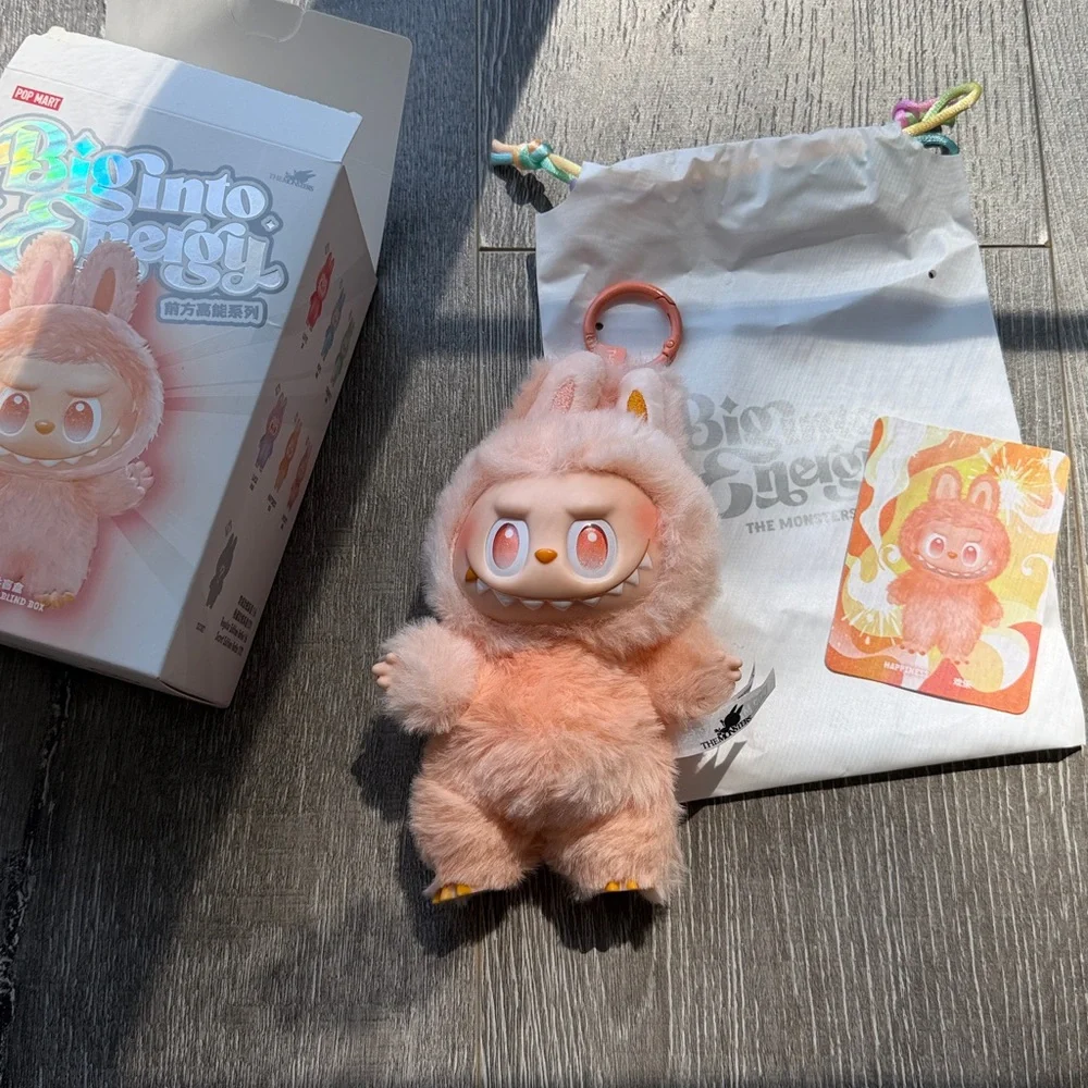 Labubu pop mart